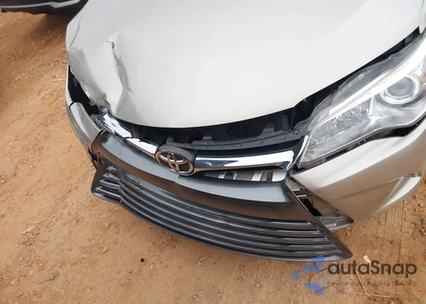 2015 Toyota Camry Le z USA, uszkodzony, nr VIN 4T1BF1FK1FU045791